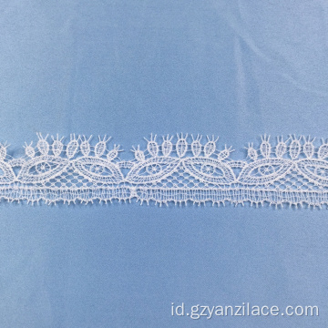 White Bridal Lace Trim Tebal oleh Yard